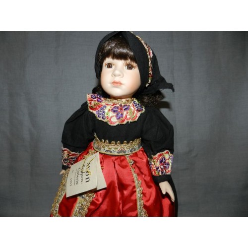 Кукла в национальном костюме 36 см