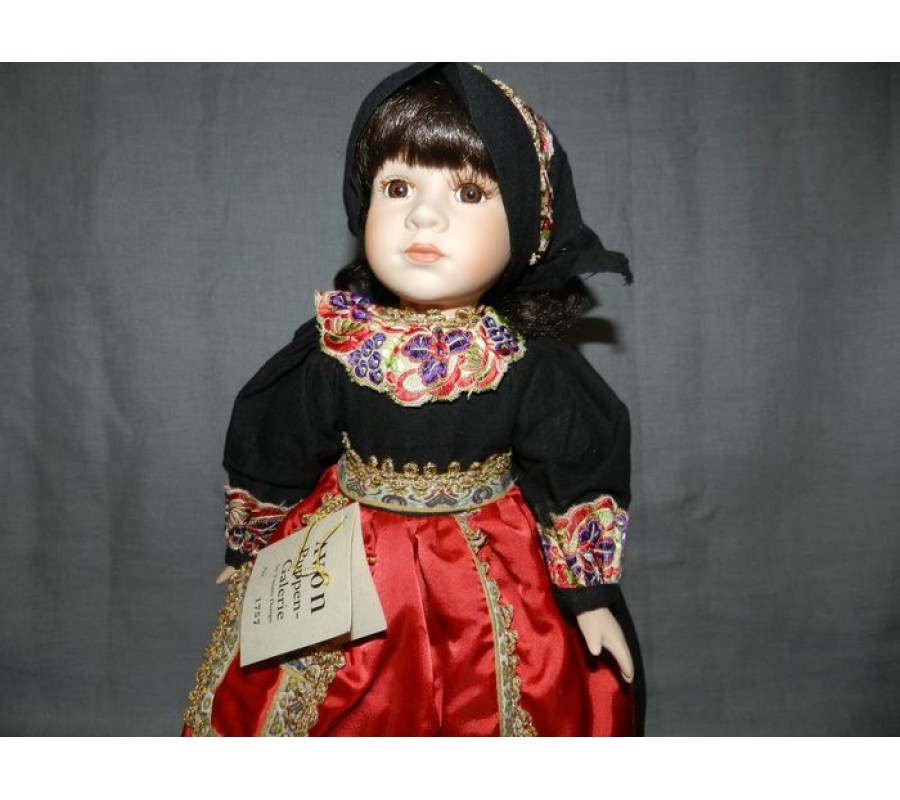 Кукла в национальном костюме 36 см d107