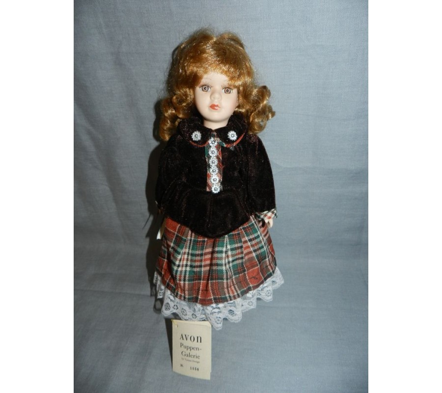 Кукла фарфоровая с книгой 31 см d115